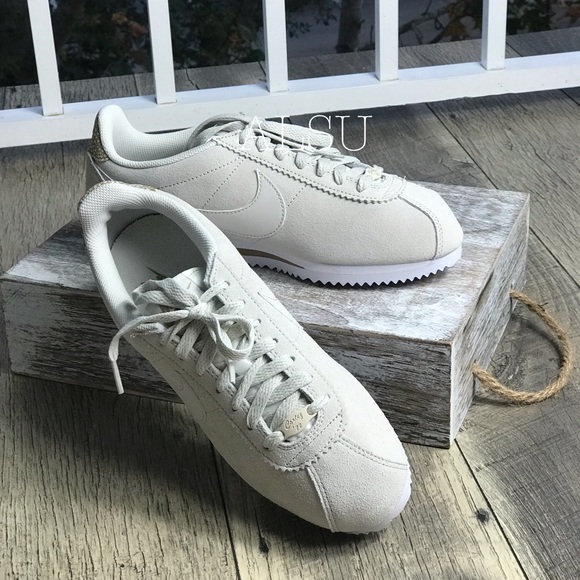 NWTNike Classic Cortez Prem Light Bone WMNS - Picture 2 of 8